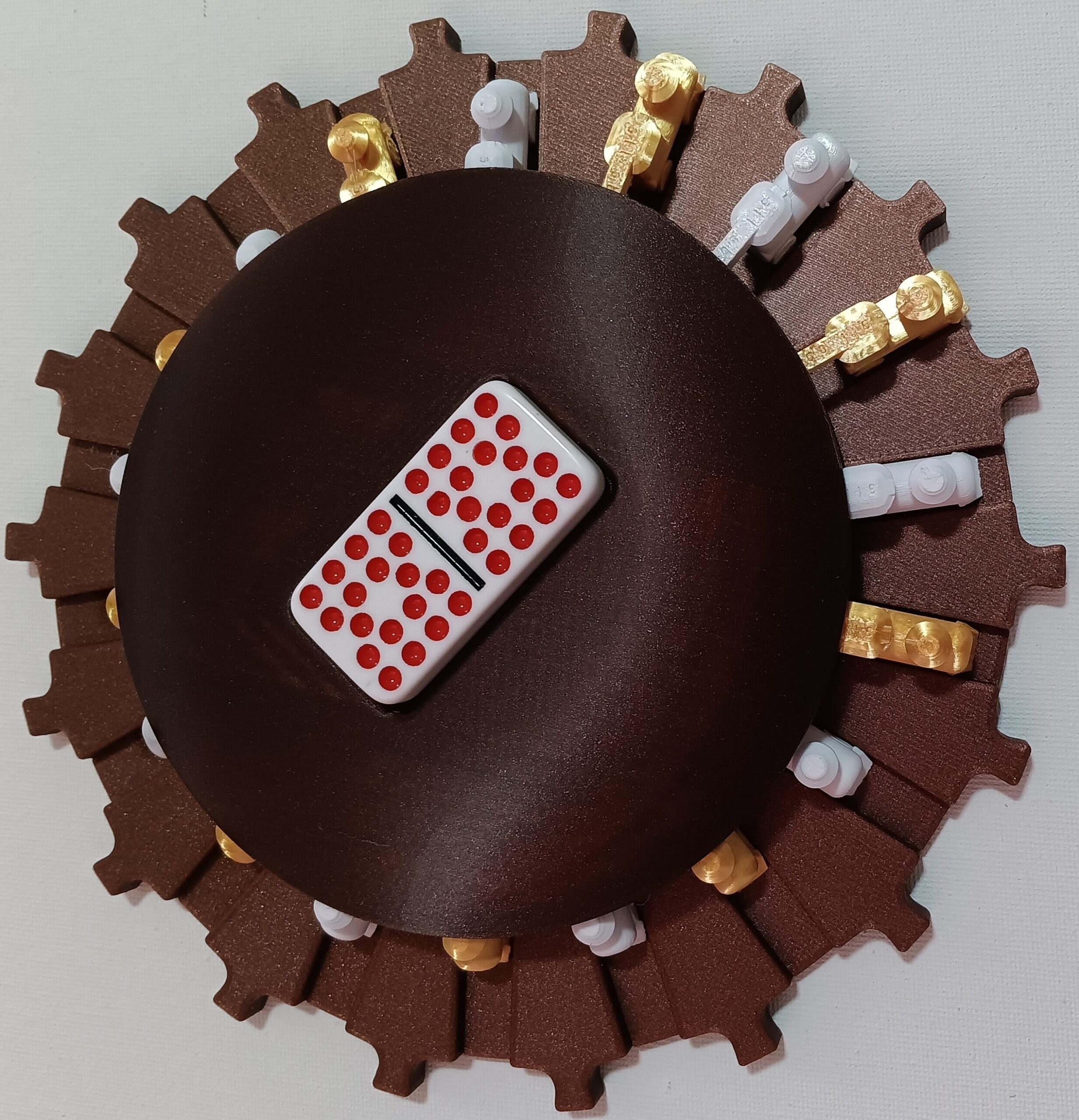 Gold & White Trains on Galaxy Board 18 domino slots