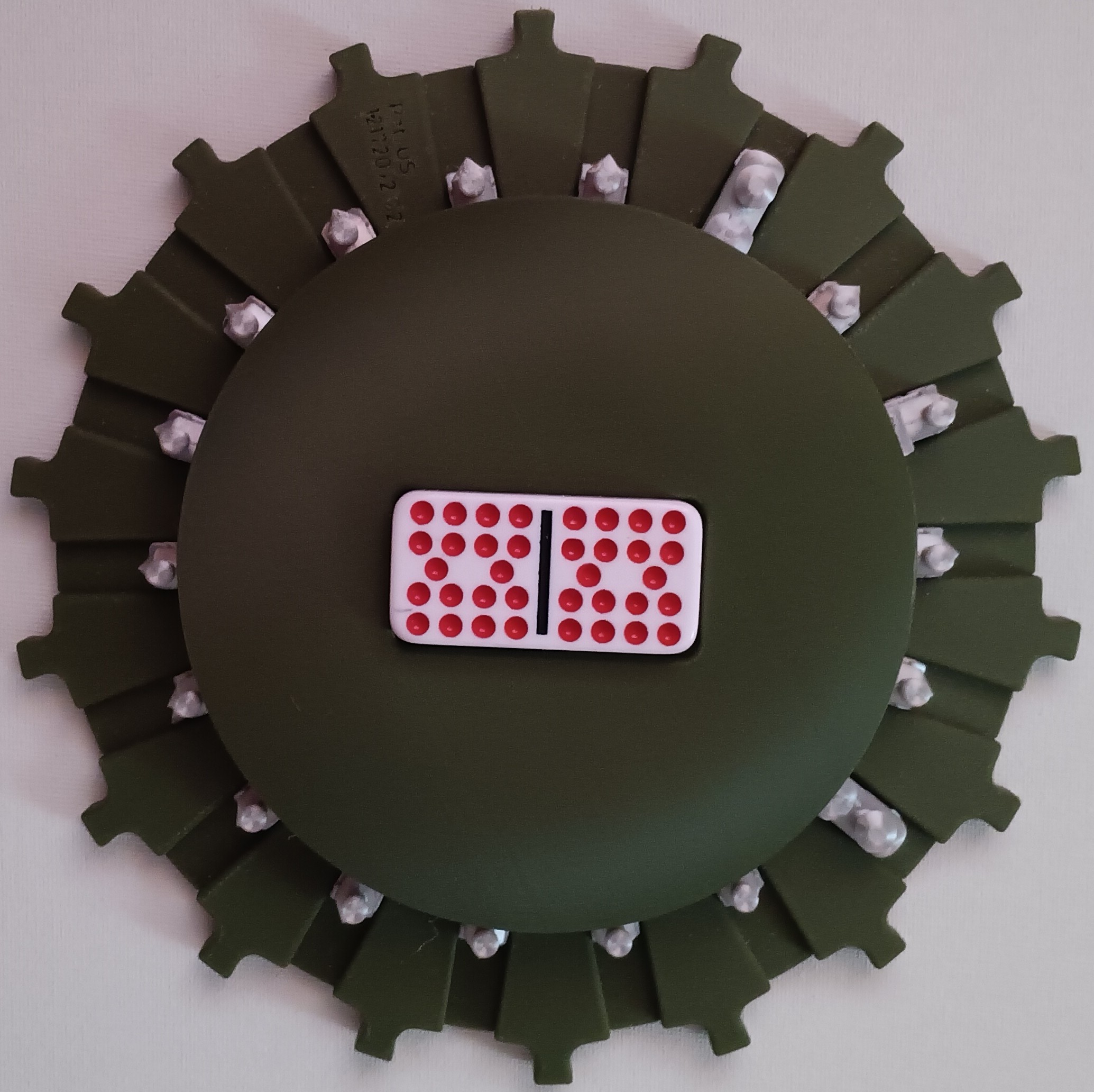 Silver Trains on Olive Green Board 18 domino slots
